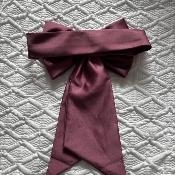 David’s bridal Chianti bow - Picture 2 of 3